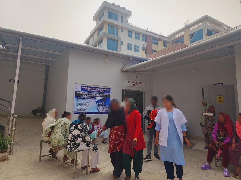 बहिरंग सेवाको प्रतीक्षालय, X-ray कक्षको छेउमा